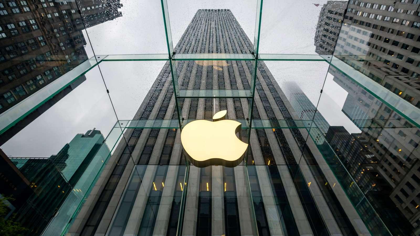 Сколько зарабатывает компания apple в год 2021