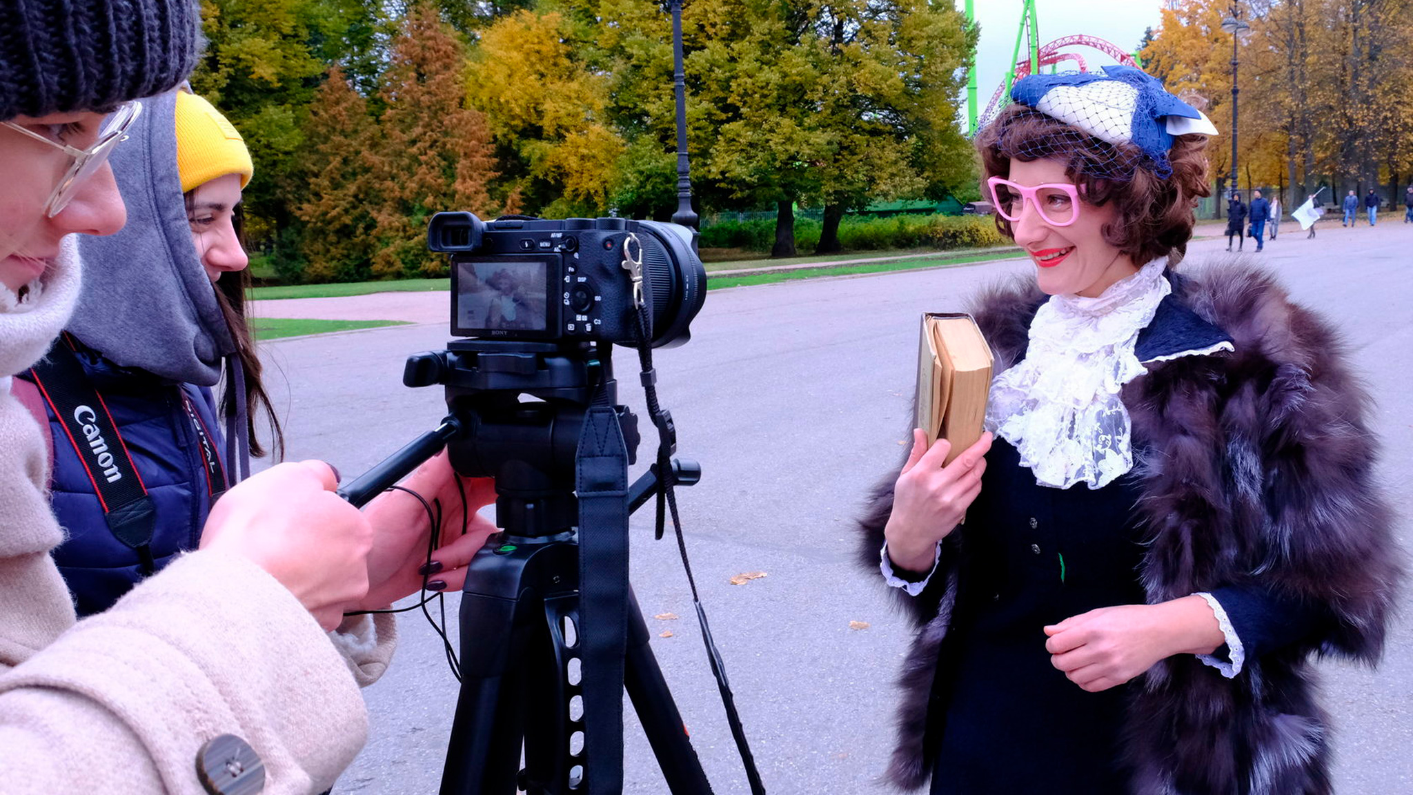 Корреспондент Развилки Виктория Бобрович записывает видео для благотворительного забега «Айда, Пушкин»