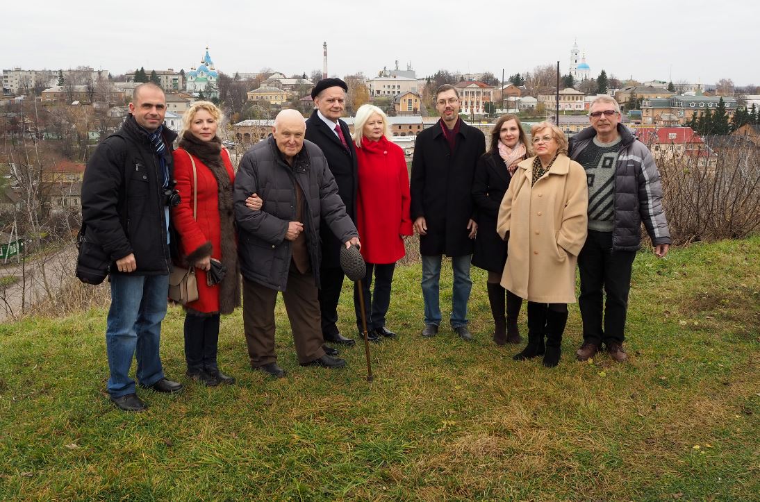 Рыльск. 2017 год. Встреча потомков рода Выходцевых. Третий слева Зубков, четвертый автор статьи